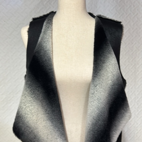 Faux Fur Reversible Long Vest Pit To Pit 19” Shoulder To Hem 34” - Picture 2 of 4